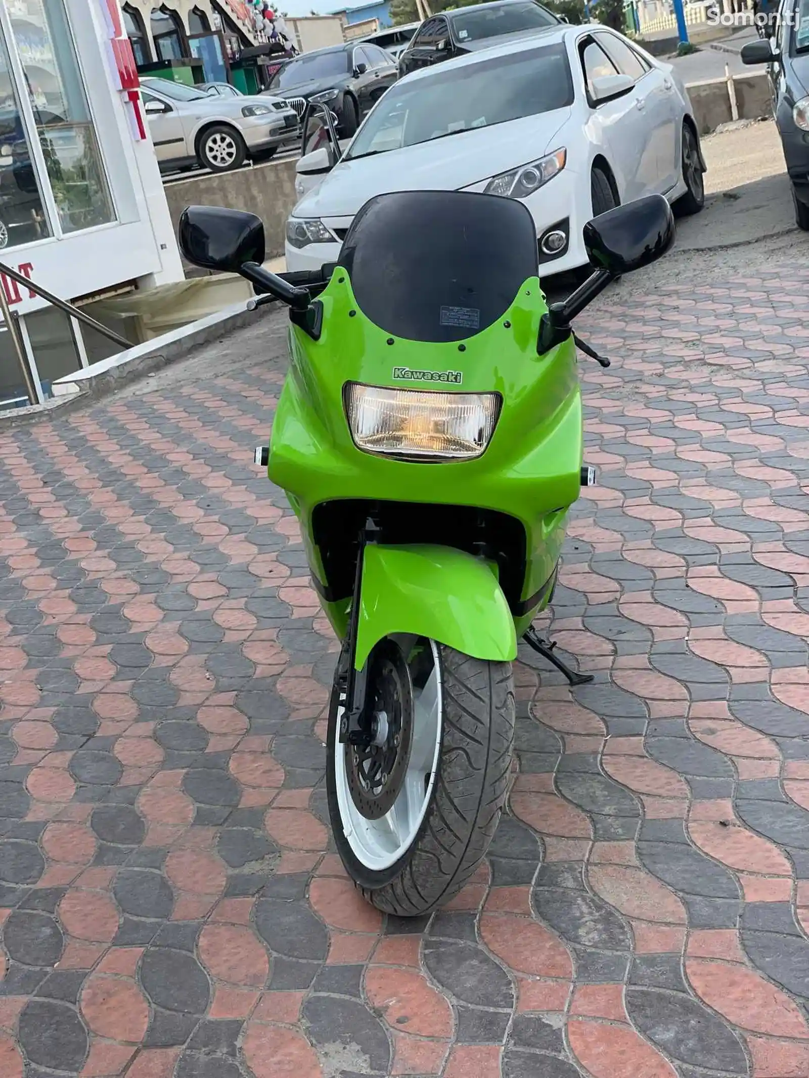 Мотоцикл Kawasaki ninja zx400r-3