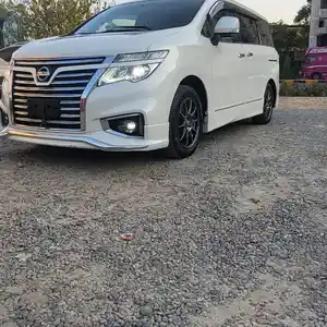 Nissan Elgrand, 2015