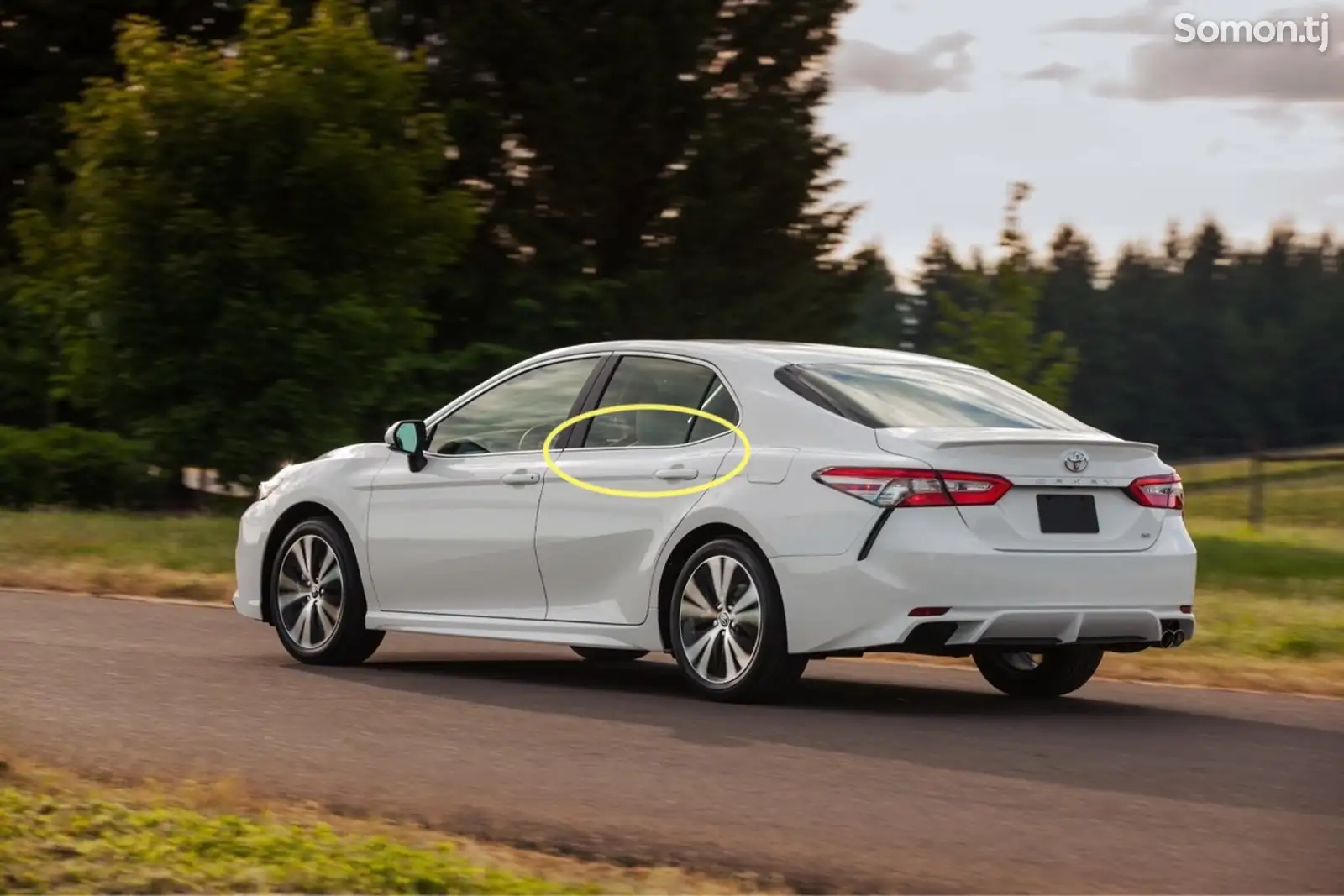 Молдинг задних дверей левый и правый от Toyota Camry 2018-1