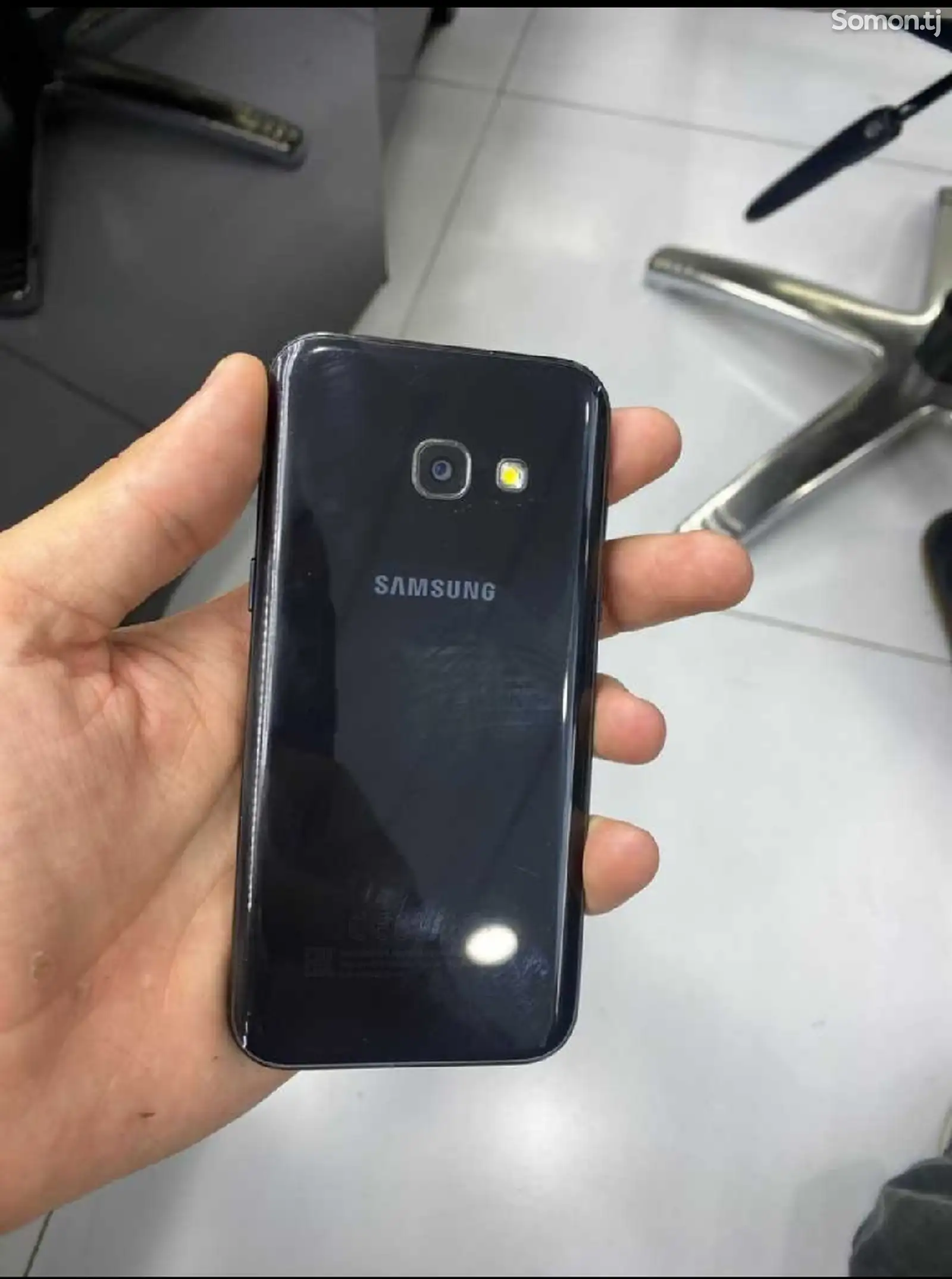 Samsung Galaxy A3 2017-1