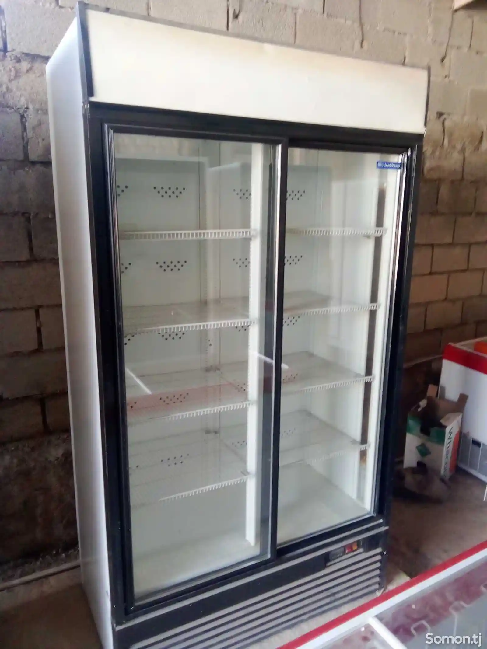 Холодильный шкаф-10