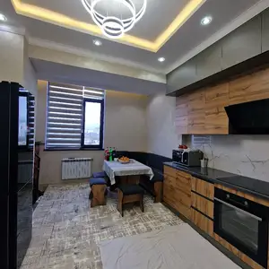 2-комн. квартира, 14 этаж, 86 м², голубой экран