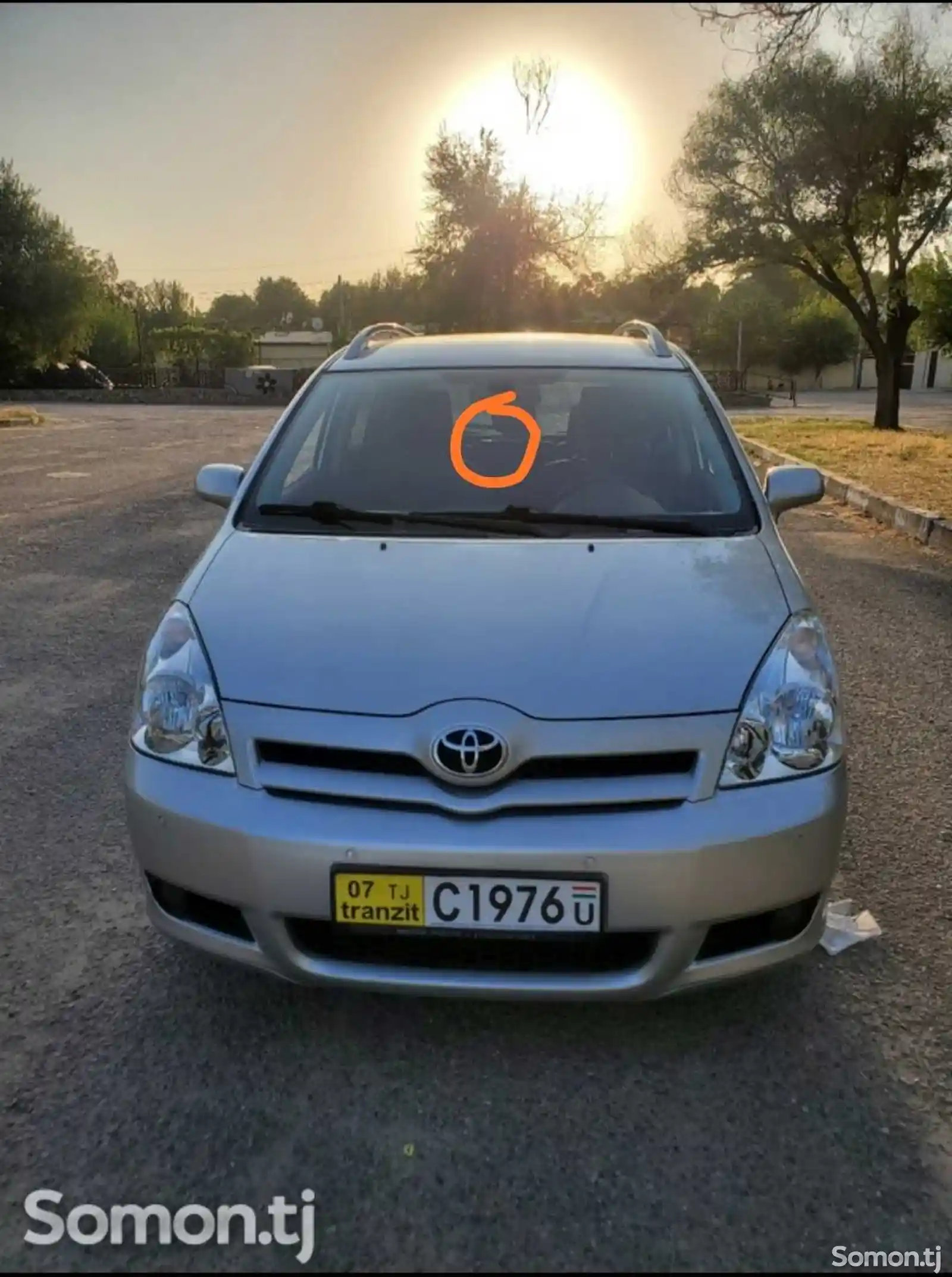 Лобовое стекло на Toyota Corolla Verso-2