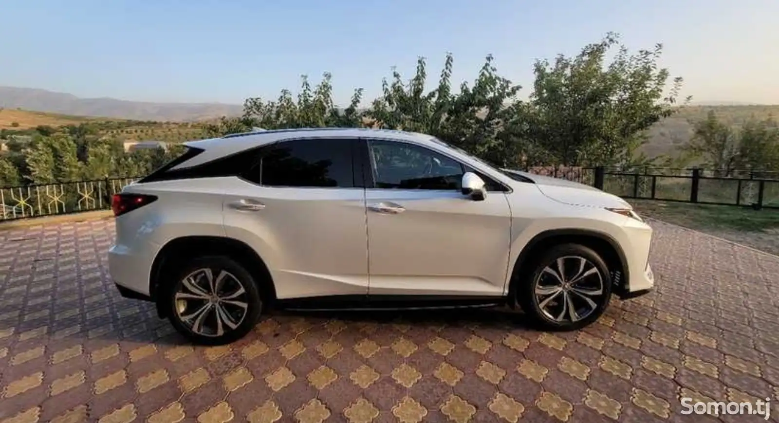 Молдинг от lexus rx 2016-2021-2