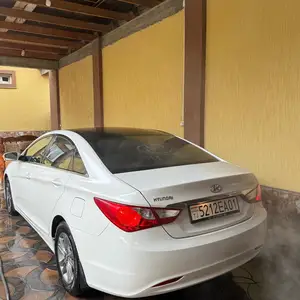 Hyundai Sonata, 2011