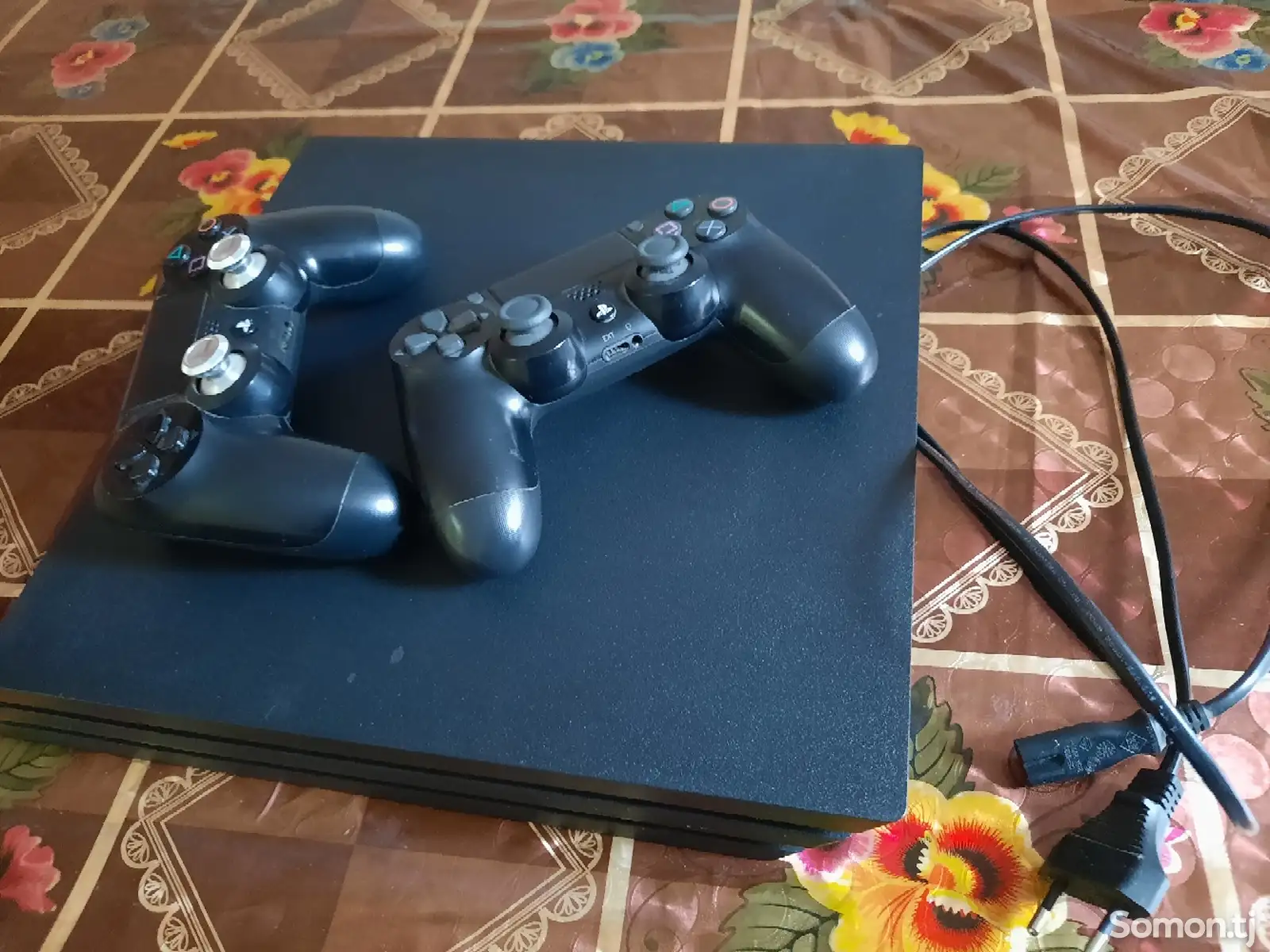 Игровая приставка Sony PlayStation 4 Pro-1