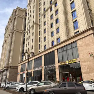 3-комн. квартира, 3 этаж, 126 м², голубой экран