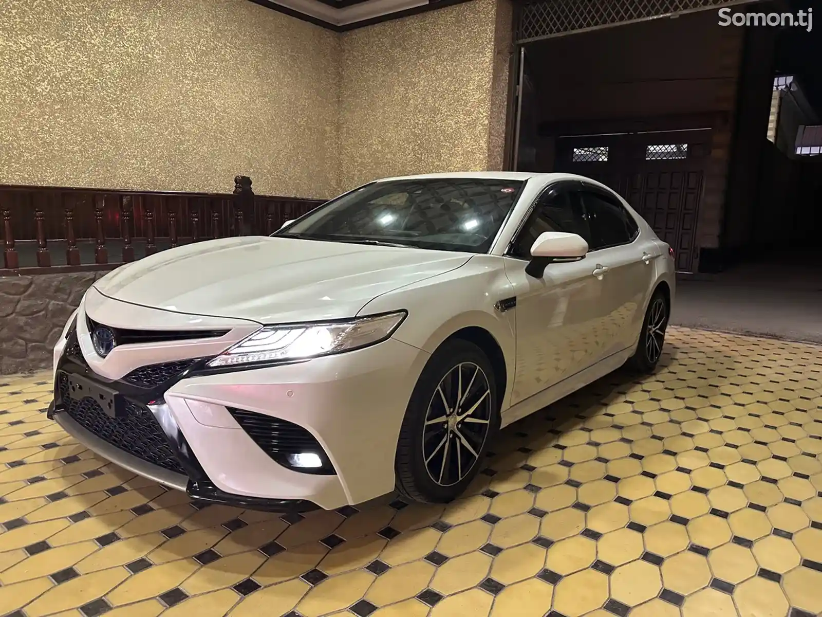 Toyota Camry, 2019-1