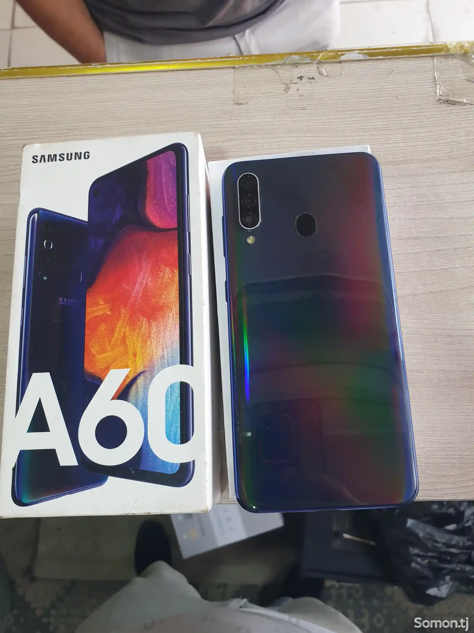 Samsung Galaxy A60-2