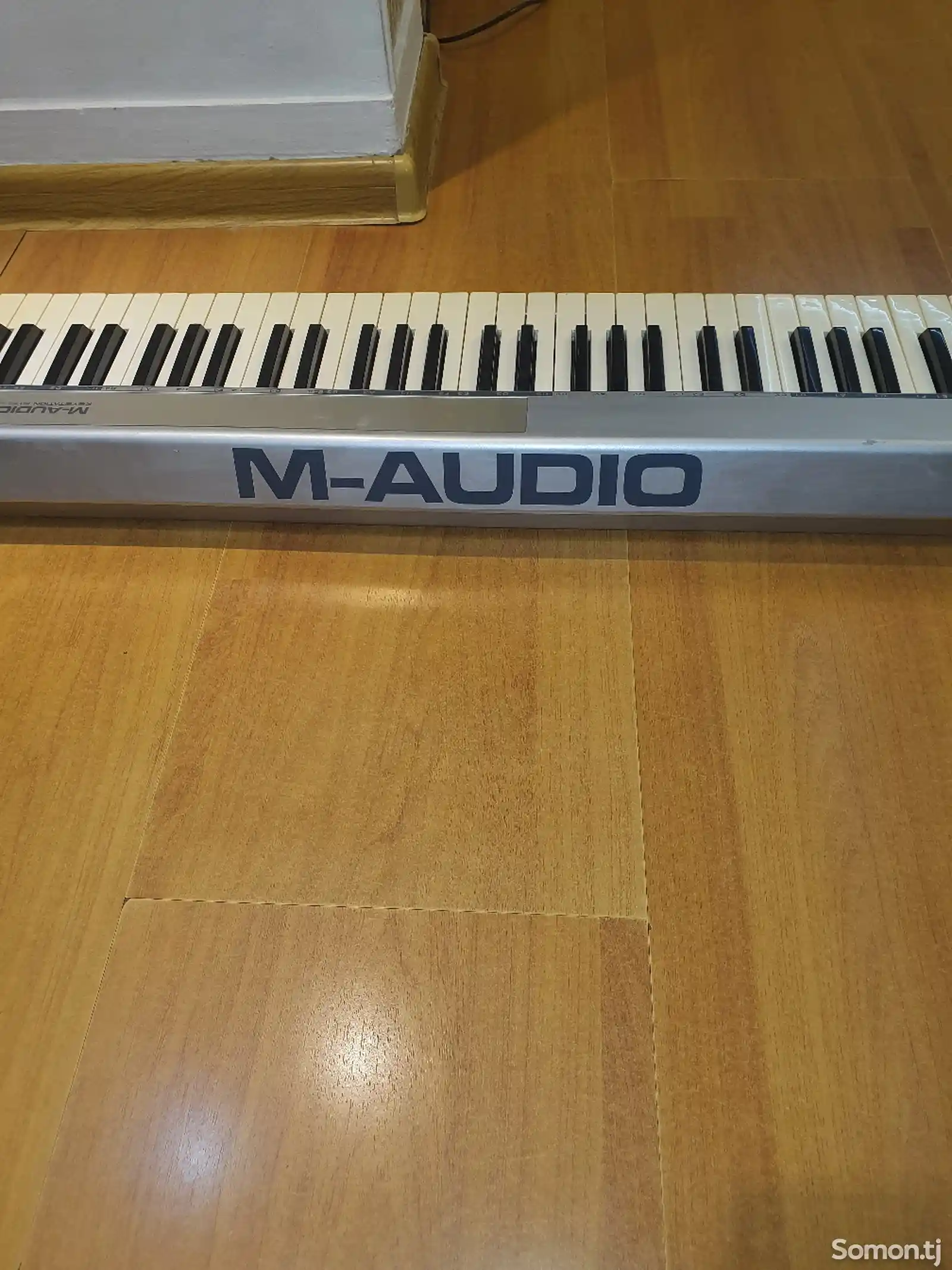 Синтезатор M-Audio es 61 клавиш-2