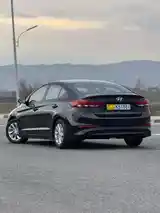 Hyundai Elantra, 2017-6