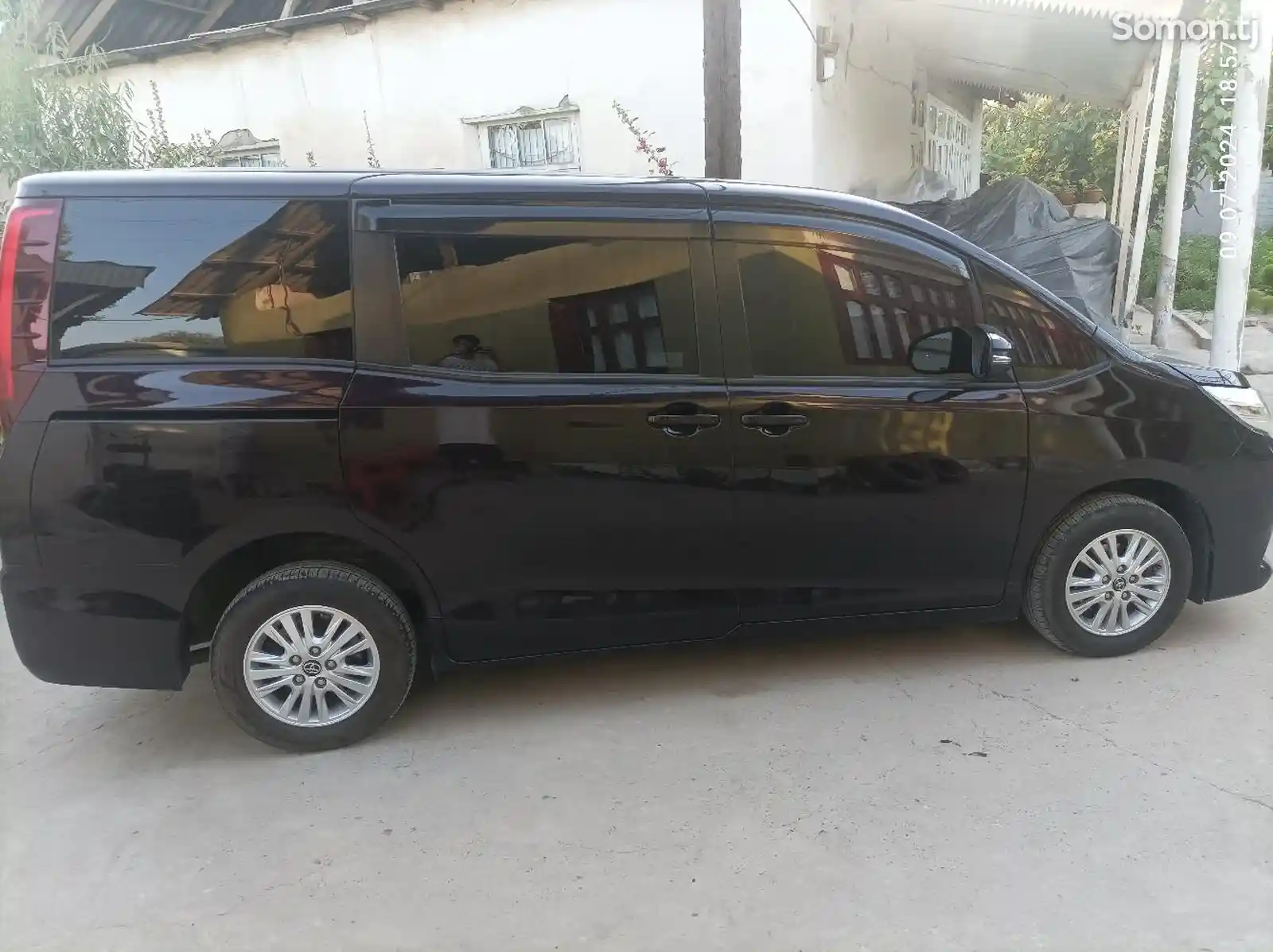 Toyota Noah, 2015-3