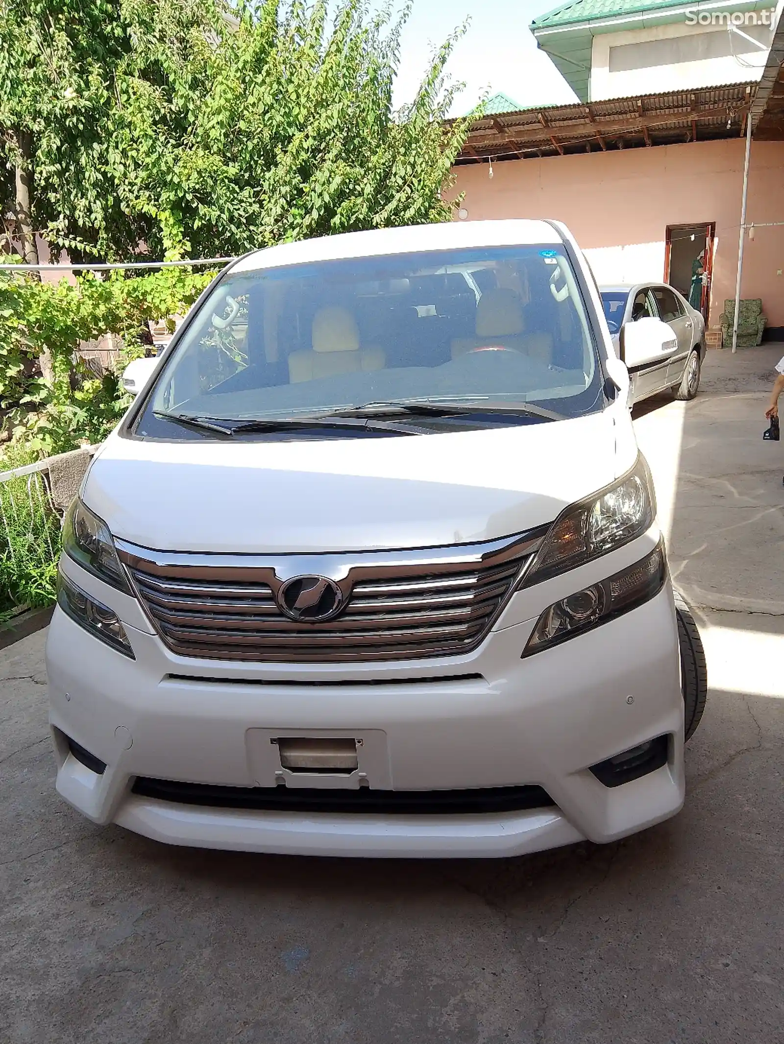 Toyota Vellfire, 2014-4