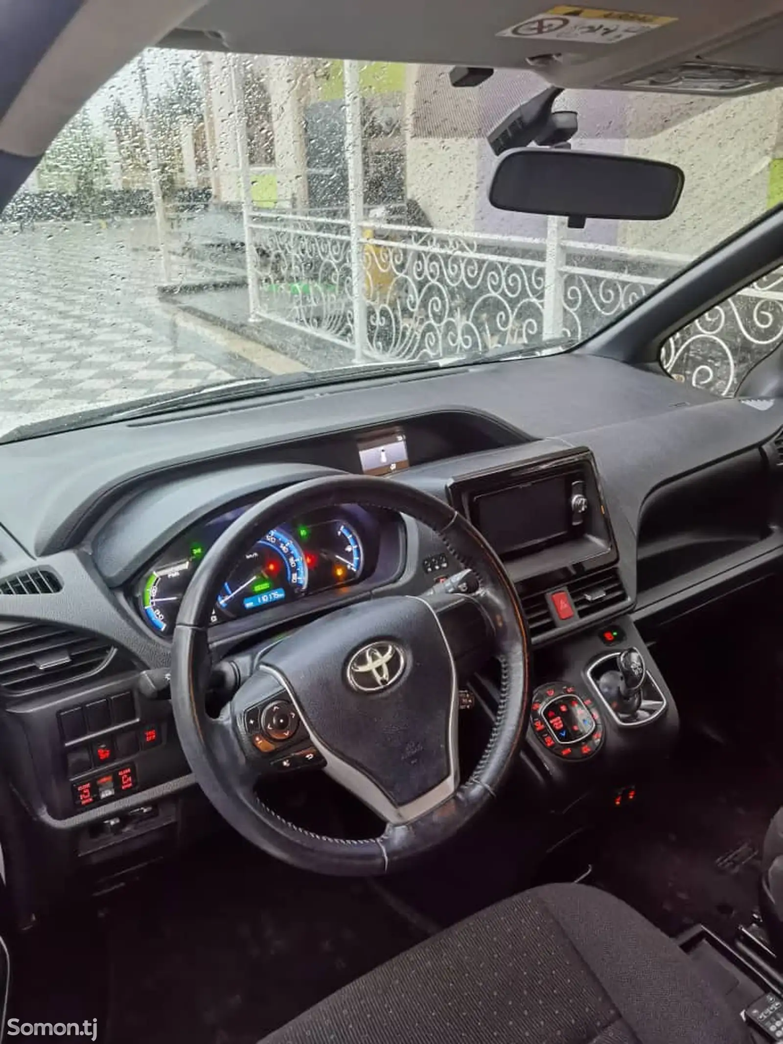 Toyota Voxy, 2014-8