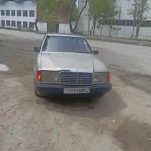 Mercedes-Benz W124, 1989
