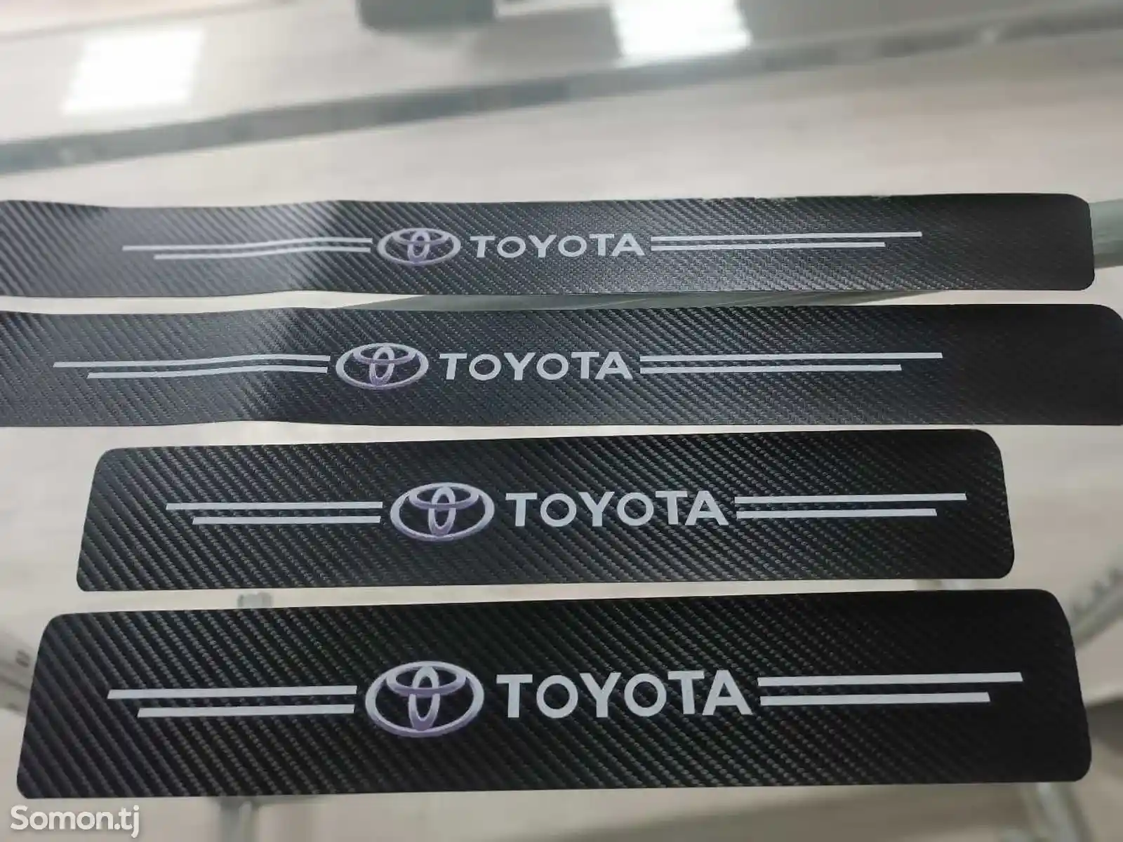 Защитные наклейки на пороги Toyota-3