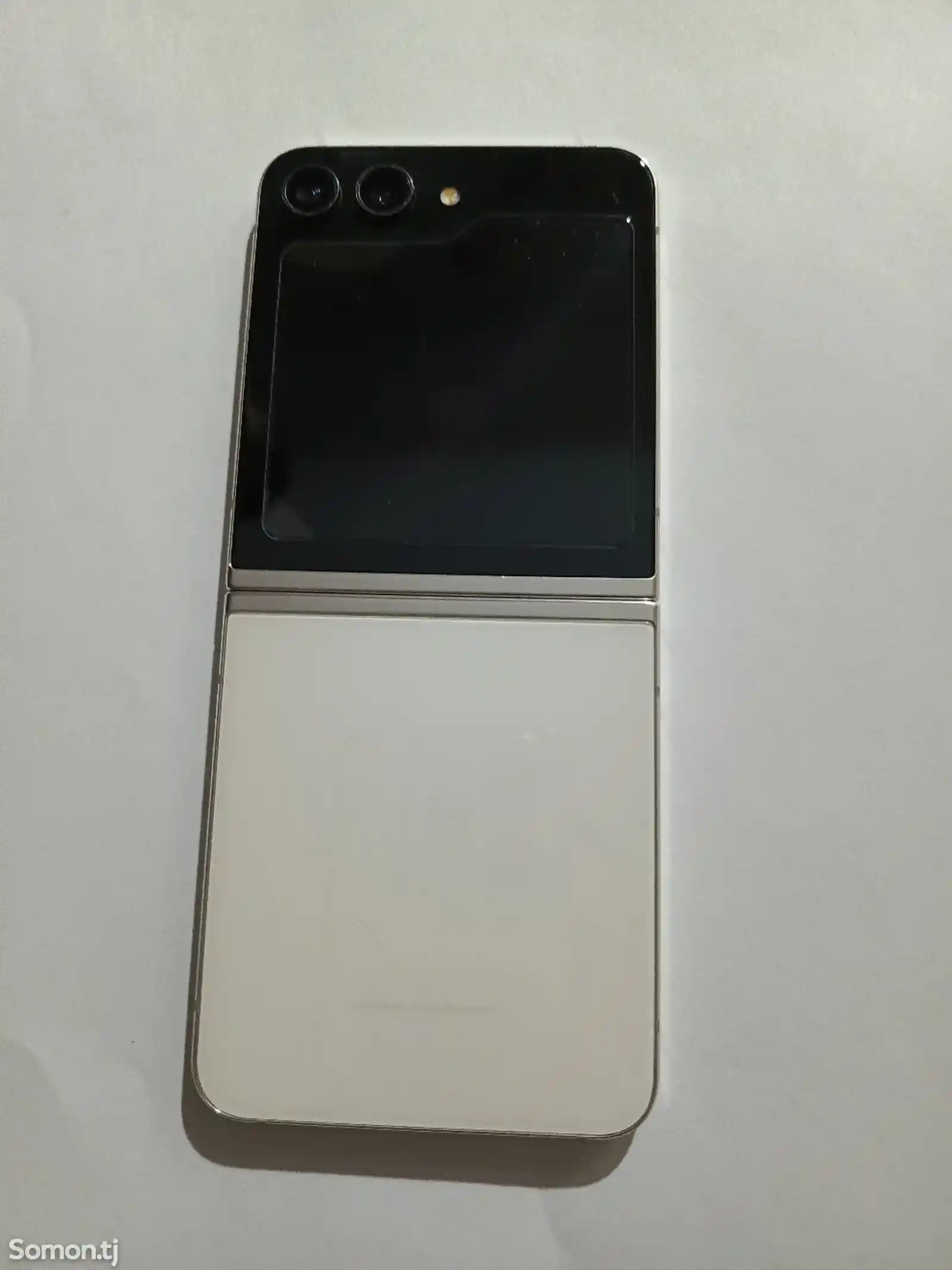 Samsung Galaxy Z Flip5-2