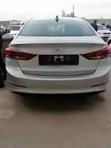 Hyundai Elantra, 2017-9