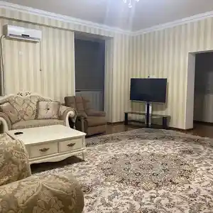 3-комн. квартира, 10 этаж, 130м², Центр, Пединститут- рест. Бурак