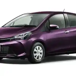 Лобовое стекло на Toyota Vitz 2011