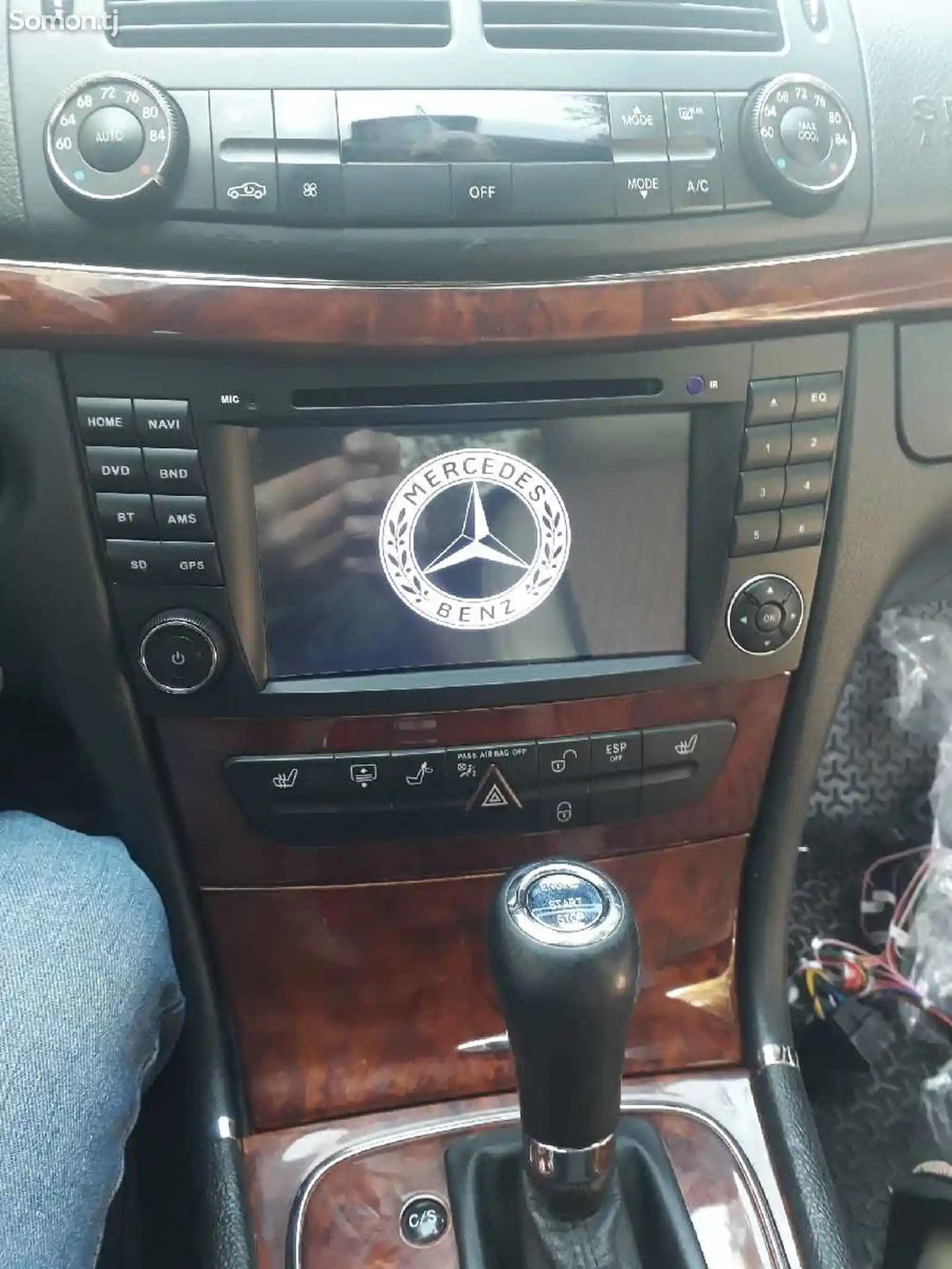 Штатная автомагнитола на Mercedes-Benz 211-3