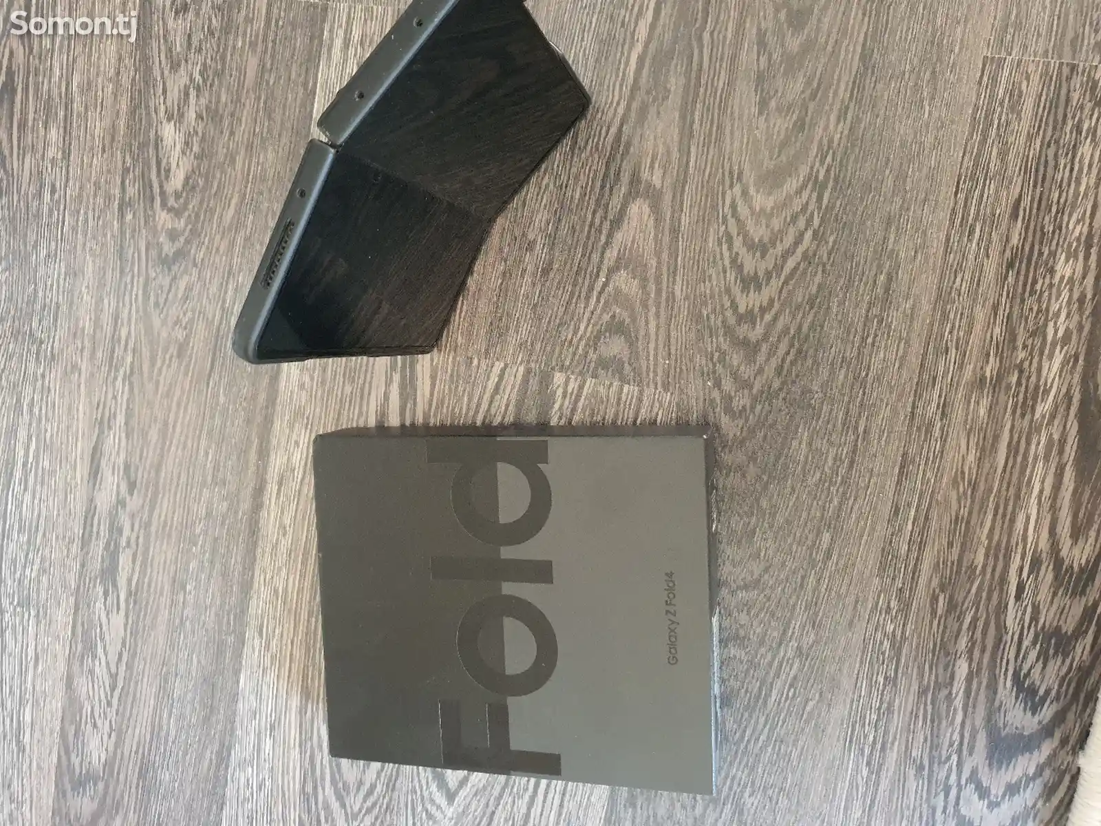 Samsung Galaxy Z Fold 4-5