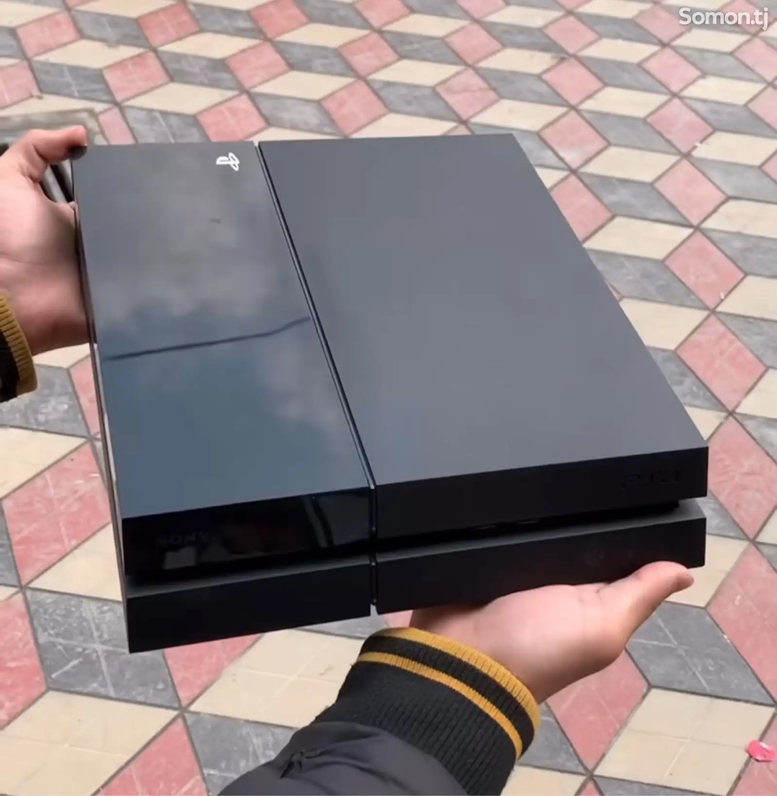 Игровая приставка Sony PlayStation 4 slim-1