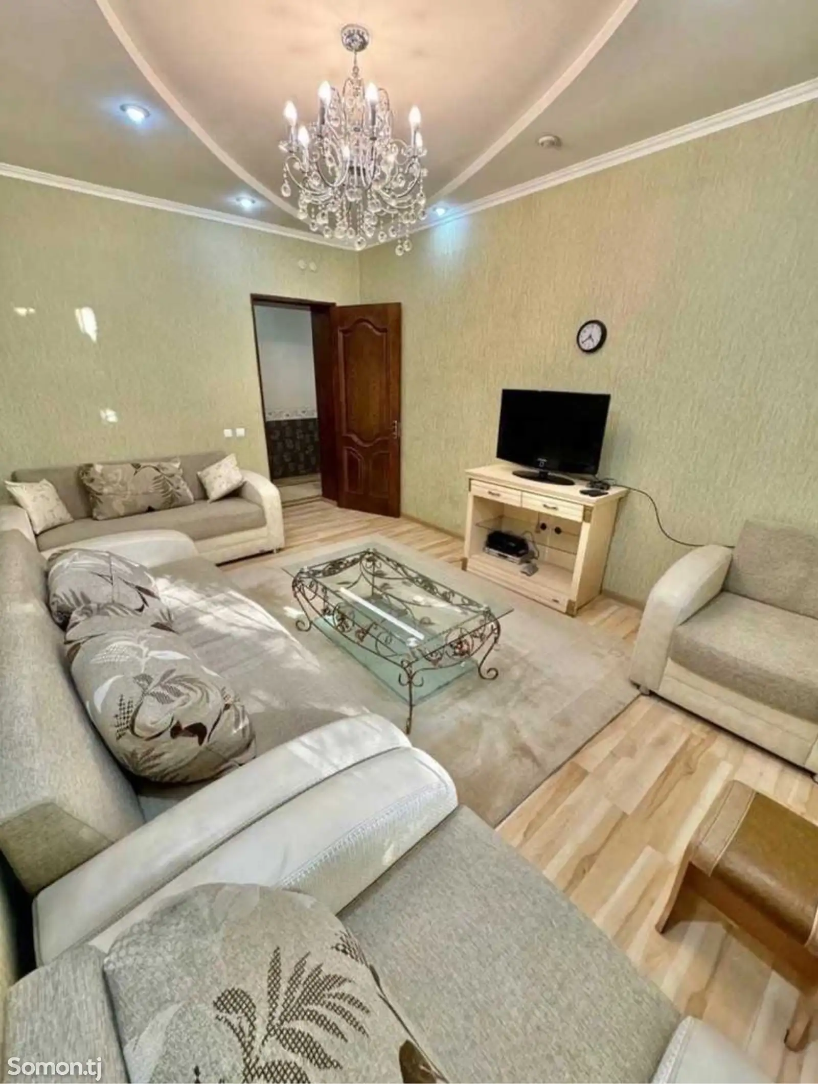 3-комн. квартира, 1 этаж, 81м², Славянский университет-1