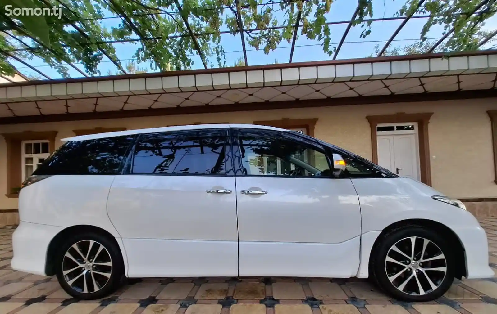 Toyota Estima, 2015-4