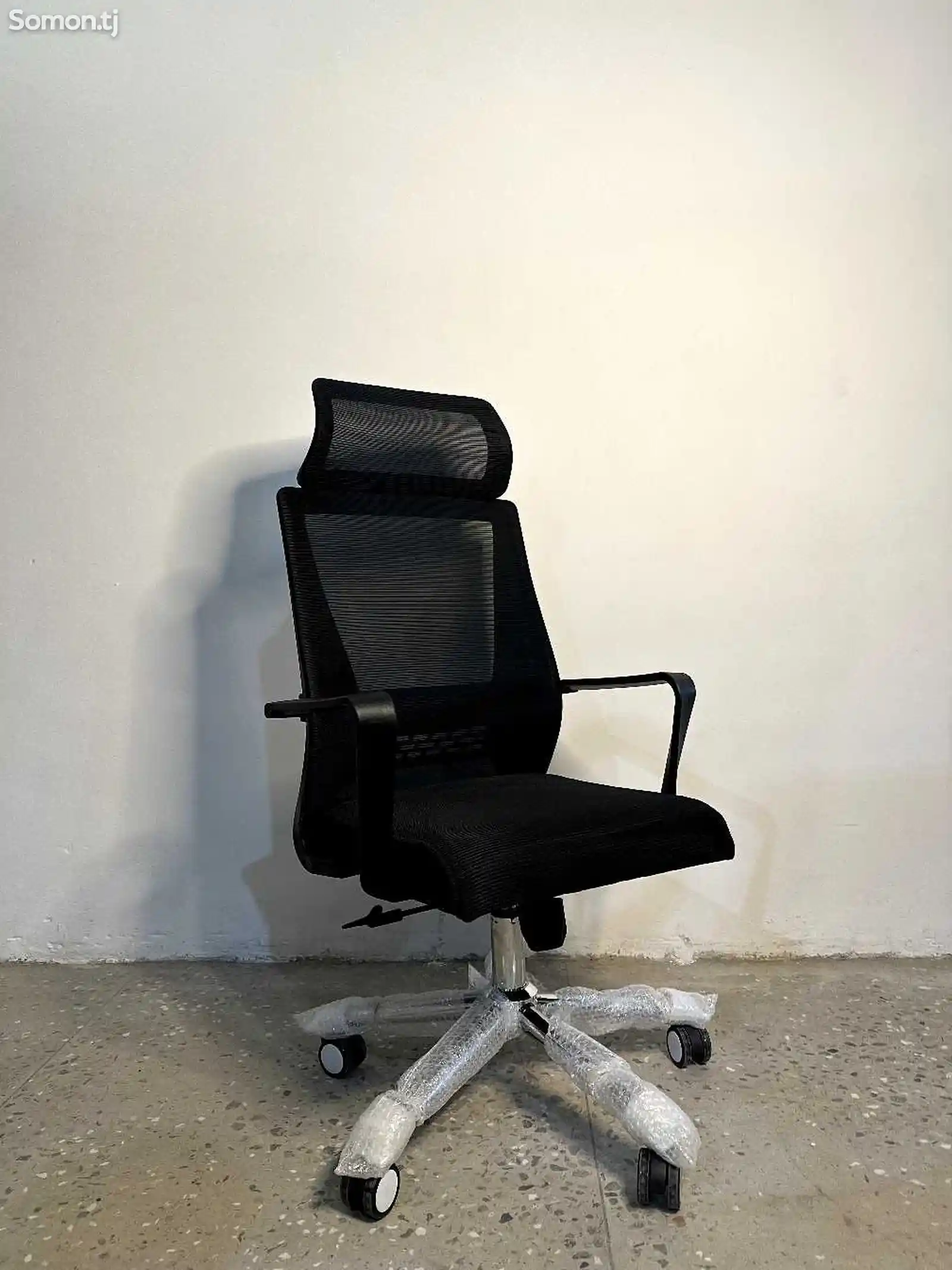 Кресло офисное Silver Black and White-1