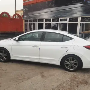 Hyundai Elantra, 2017