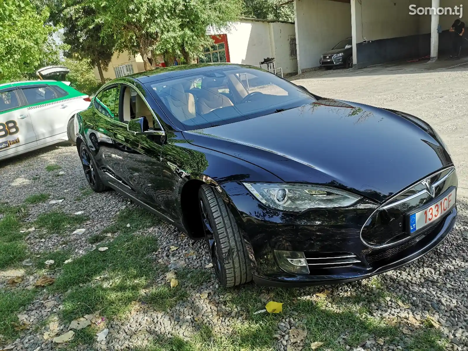 Tesla Model S, 2015-8