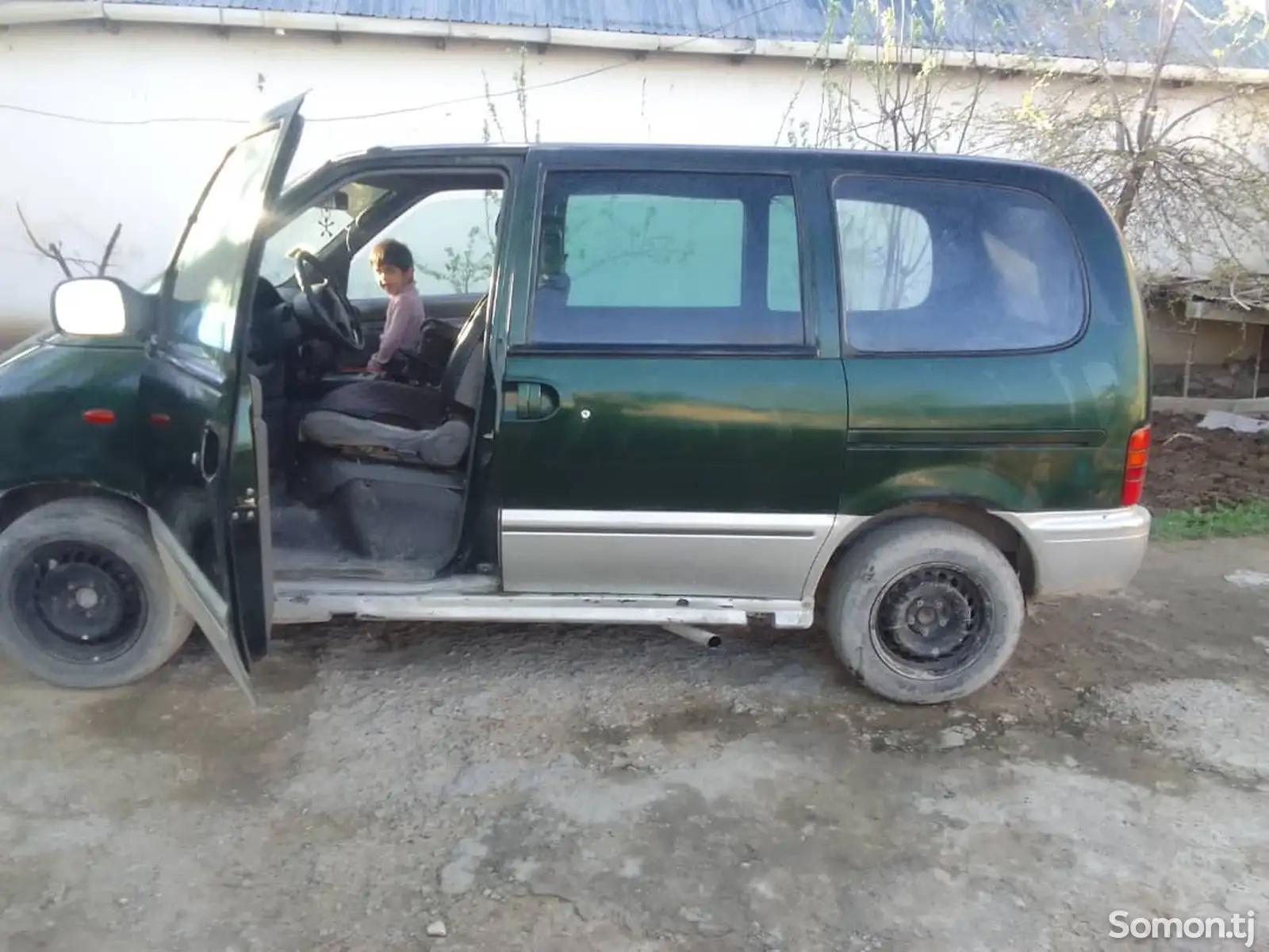 Nissan Serena, 1996-1