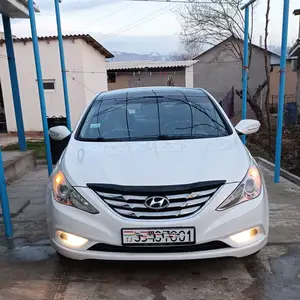 Hyundai Sonata, 2010