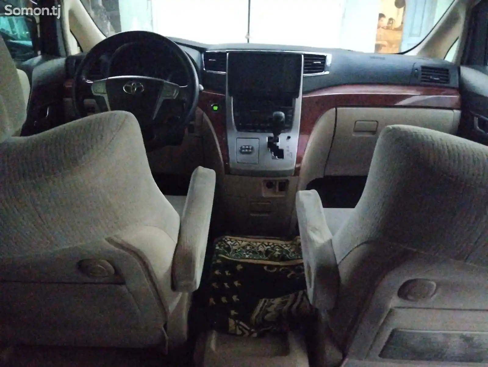 Toyota Alphard, 2009-9