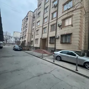 3-комн. квартира, 2 этаж, 94 м², 19 мкр