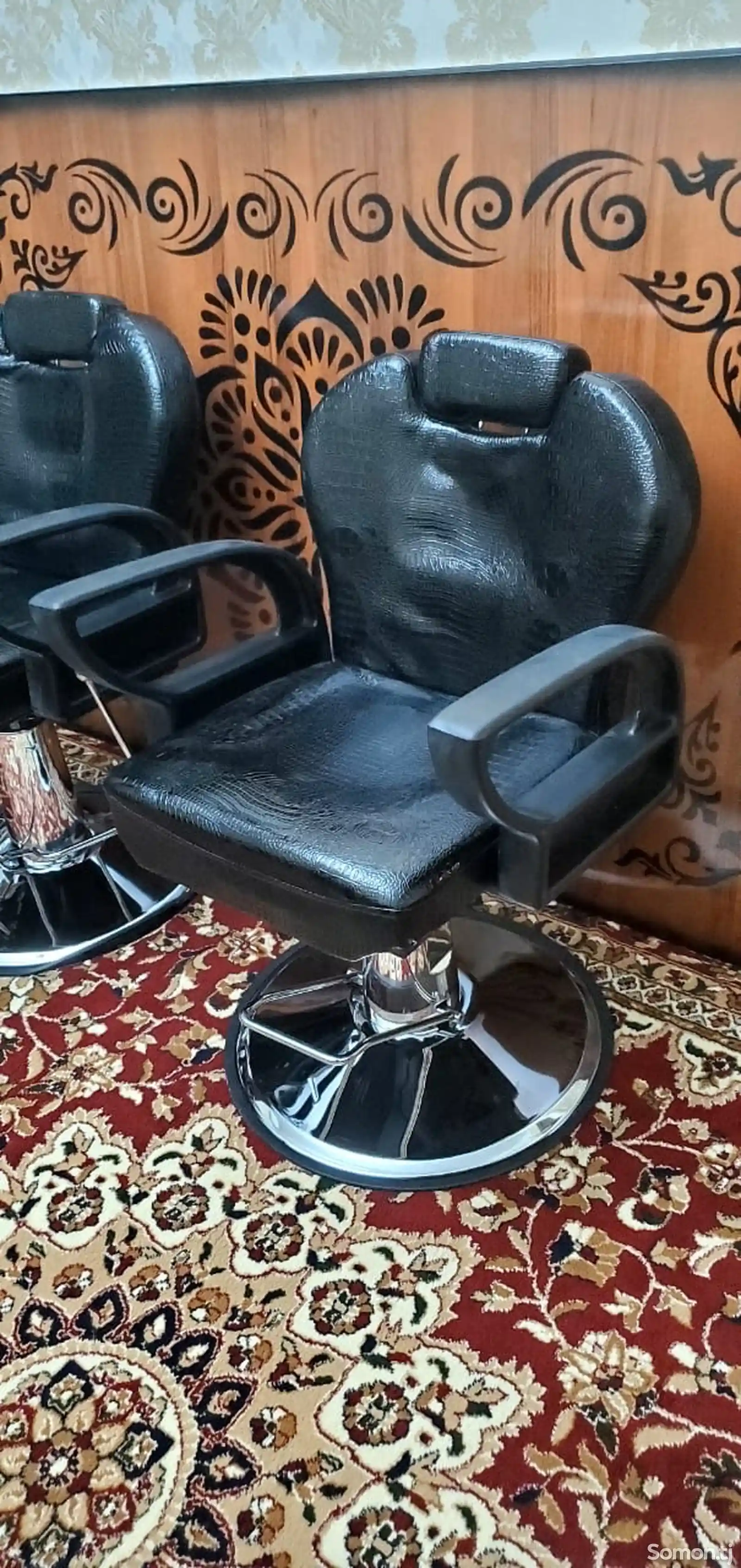 Кресло и стол для парикмахерской-2