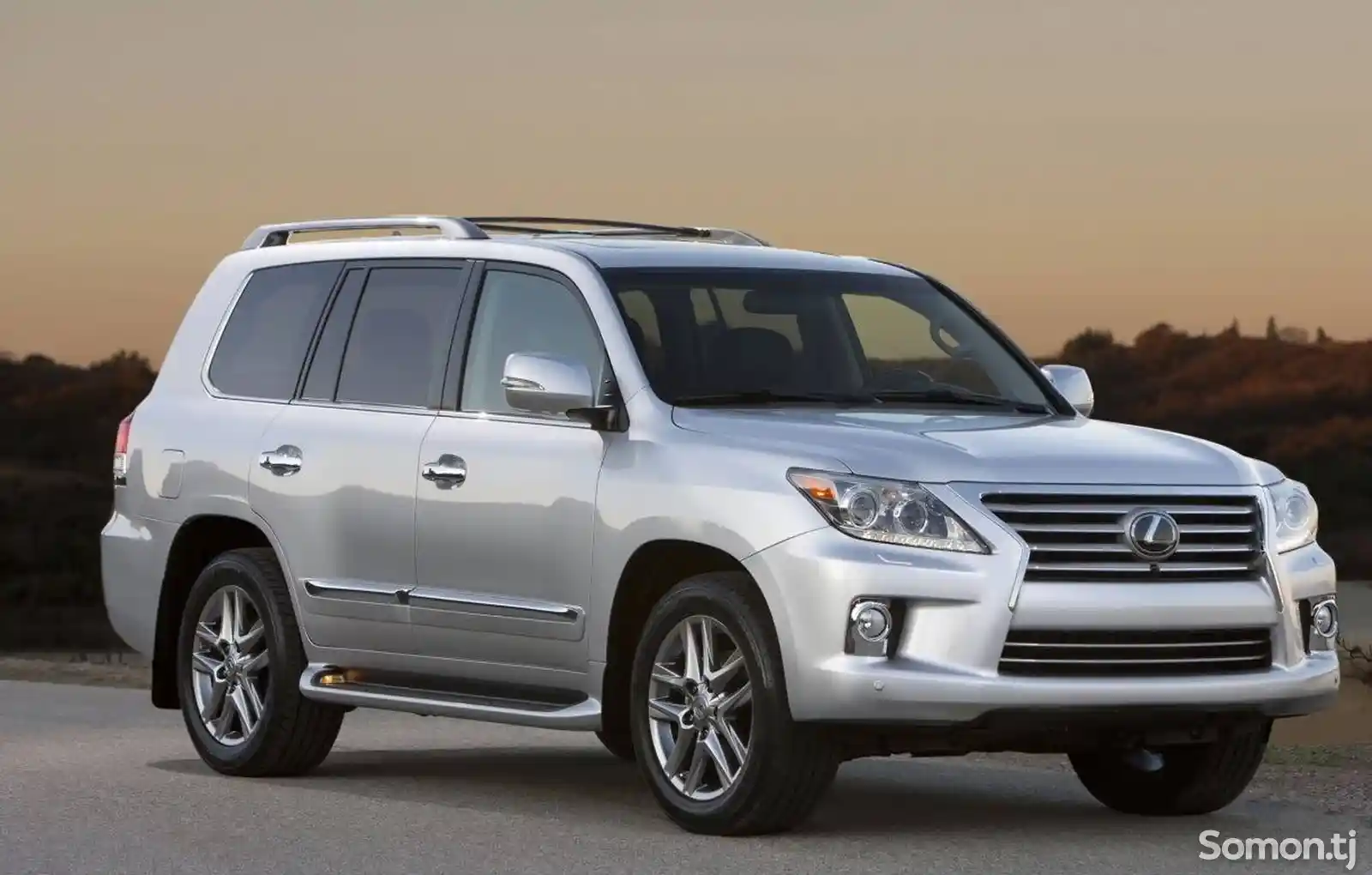 Переднее лобовое стекло на Lexus lx570-1