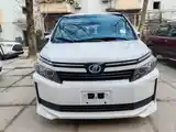 Toyota Voxy, 2015-4