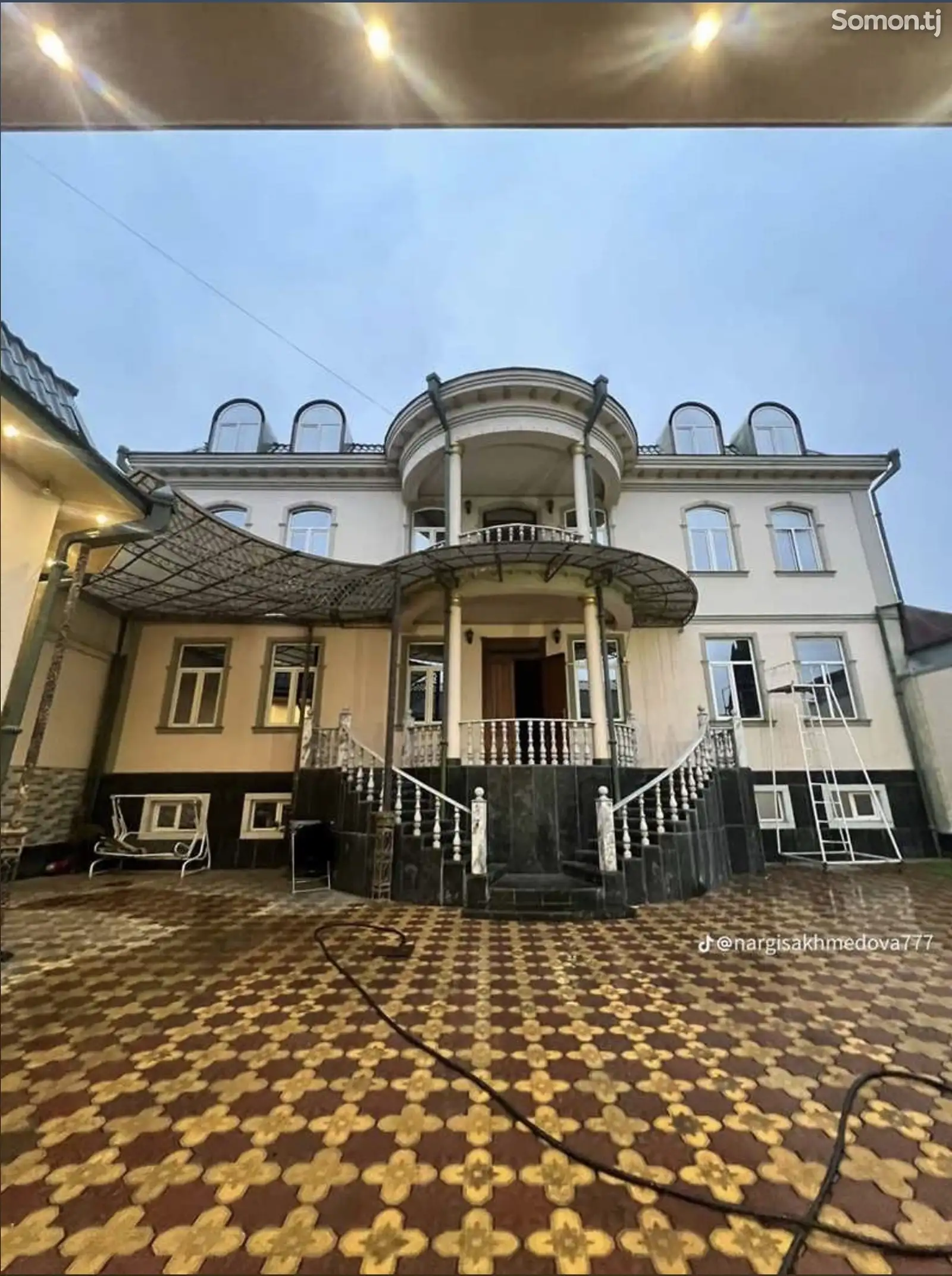 3-этажный, 10 комнатный дом, 900 м², Ипподром, Танк-1