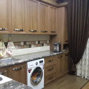 2-комн. квартира, 4 этаж, 83 м², Центр, Овир Гранд отель