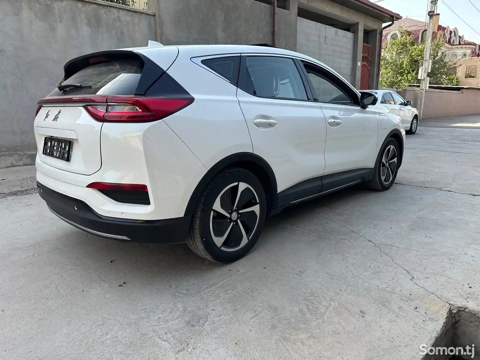 Hongqi E-HS3, 2019-5