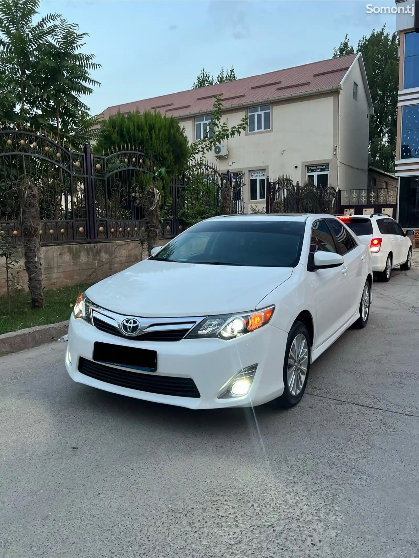 Toyota Camry, 2012-1