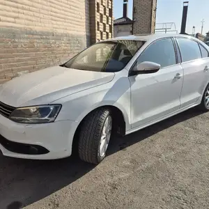 Volkswagen Jetta, 2014