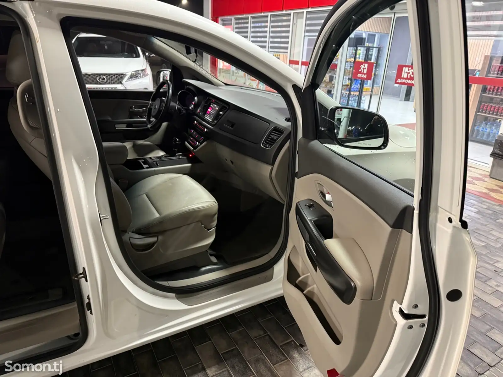 Kia Carnival, 2015-7