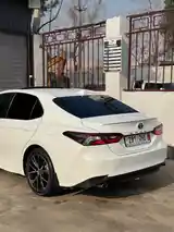 Toyota Camry, 2021-8