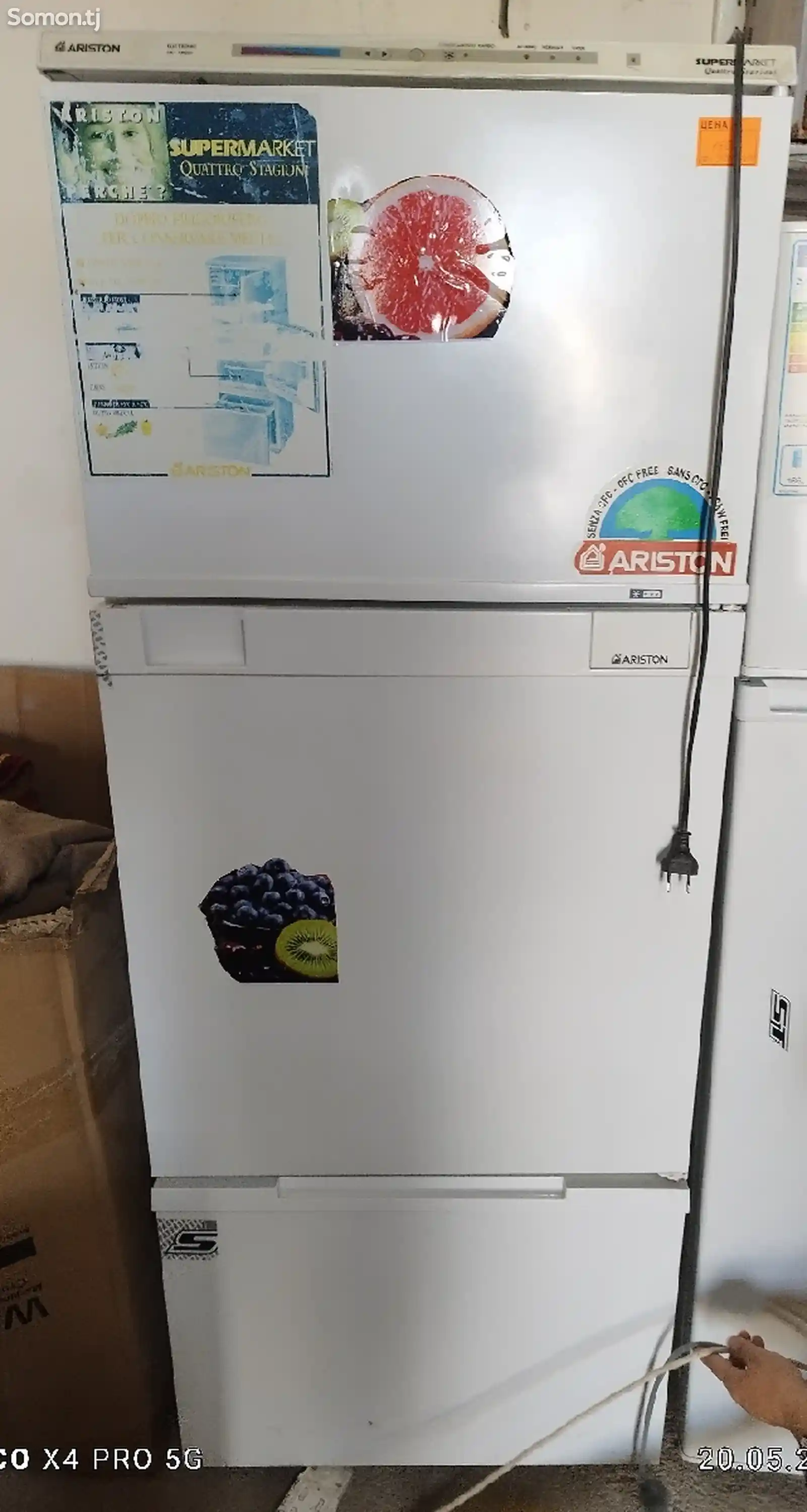 Холодильник Ariston-1
