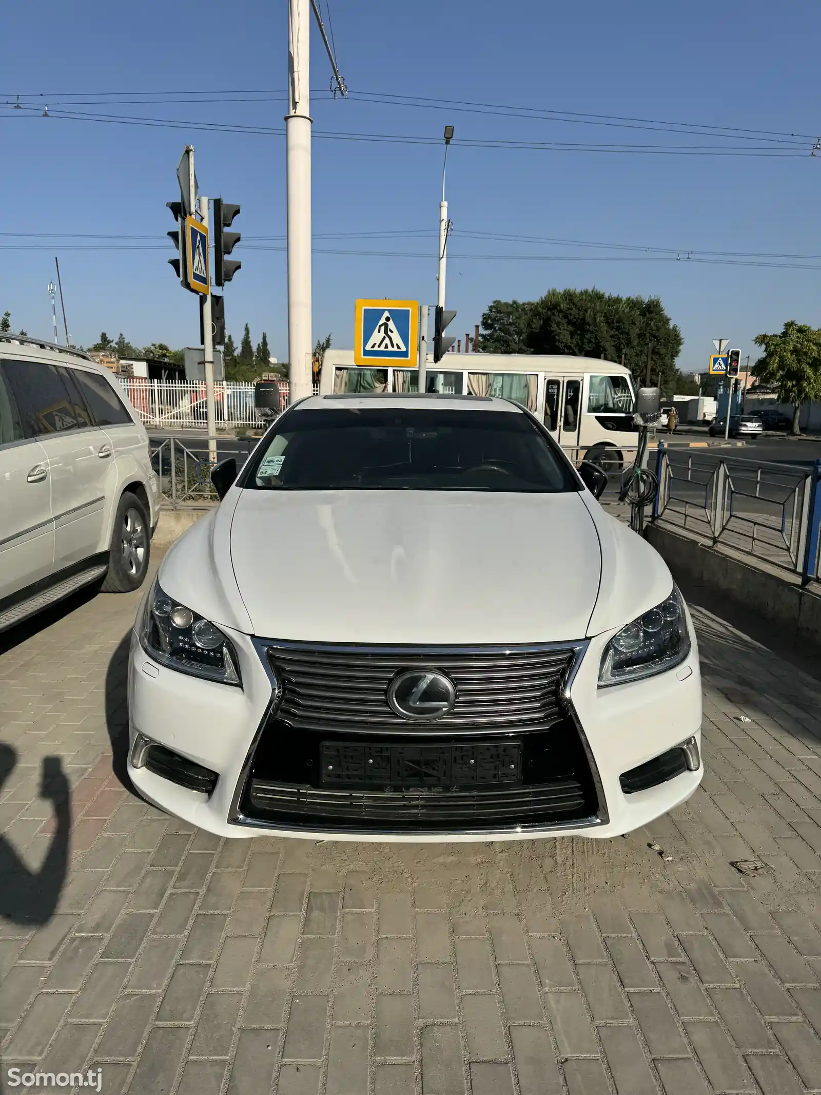 Lexus LS series, 2013