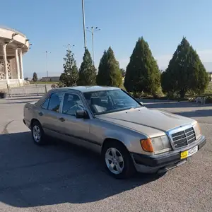 Mercedes-Benz E class, 1988