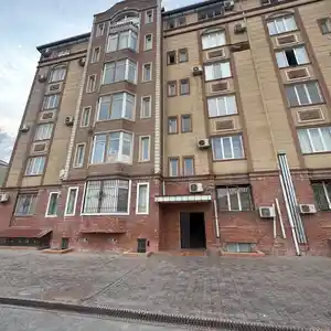 1-комн. квартира, Цокольный этаж, 40 м², 12 мкр